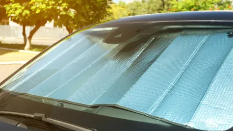 Parasol para autos: cómo proteger tu auto del sol y del calor | Gaziper